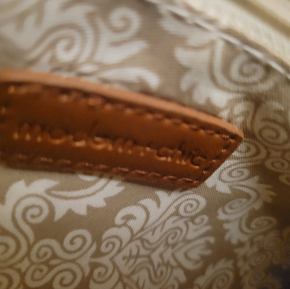 Elegant Brown Leather Shoulder Bag - Picture 5 of 9